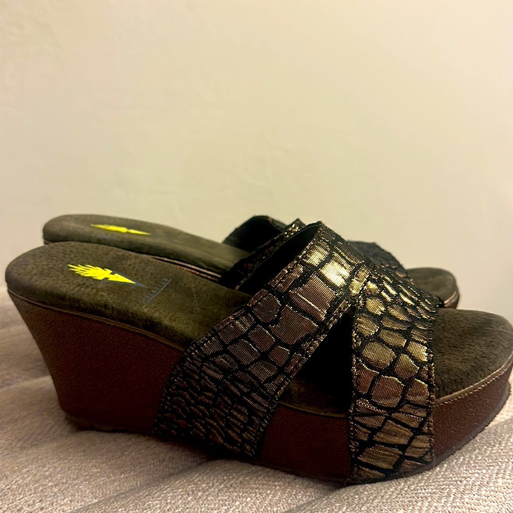 Women’s Volatile Heels Wedges Slip on wedge sandal size 7 snake skin brown